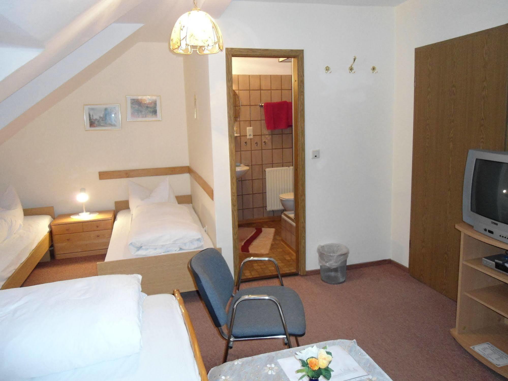 Hotel Krone Goessweinstein Extérieur photo