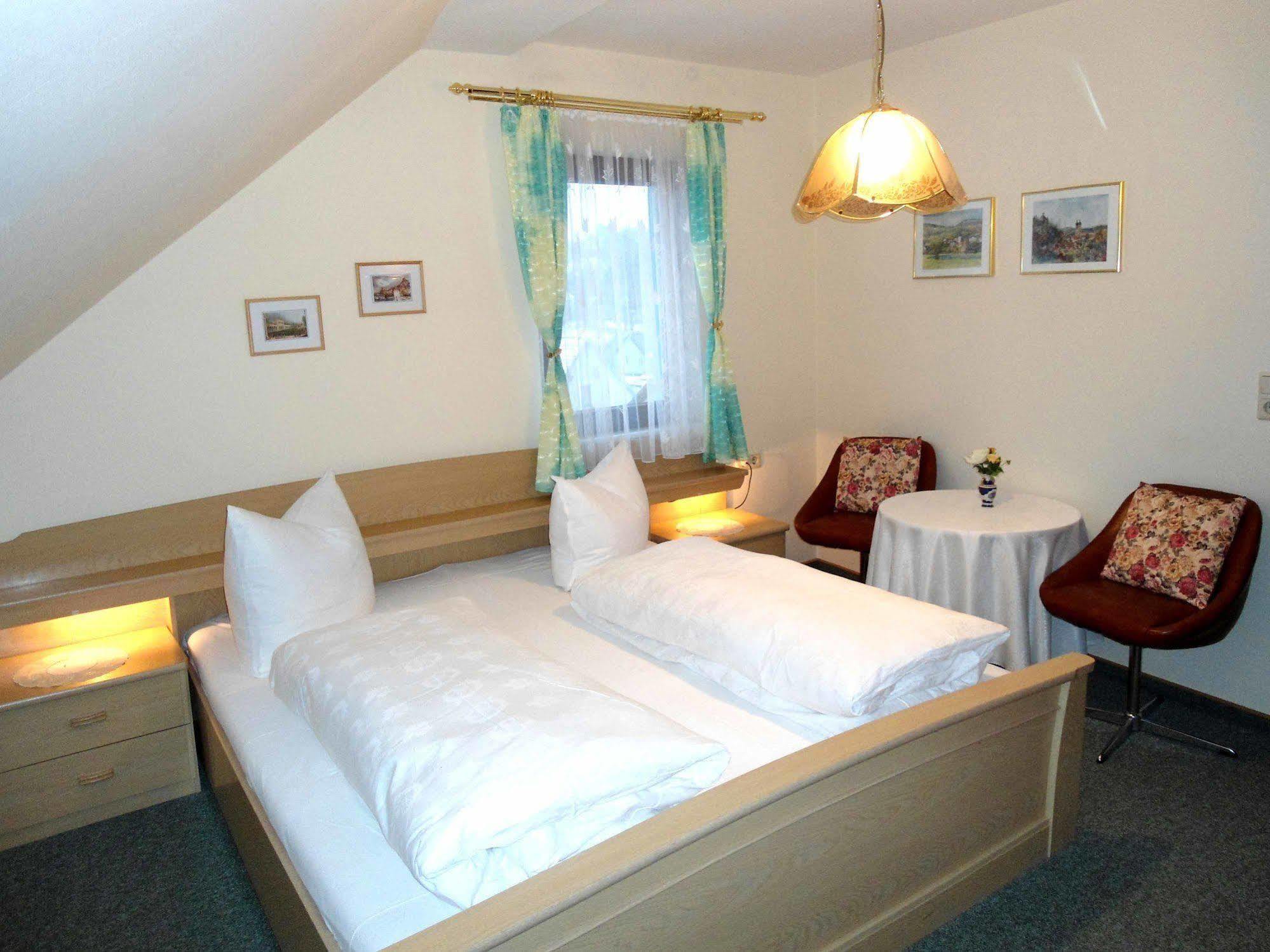 Hotel Krone Goessweinstein Extérieur photo