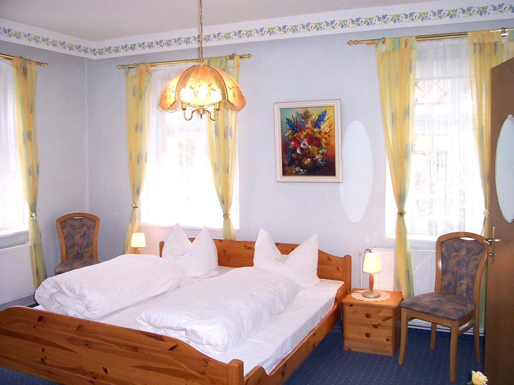 Hotel Krone Goessweinstein Extérieur photo