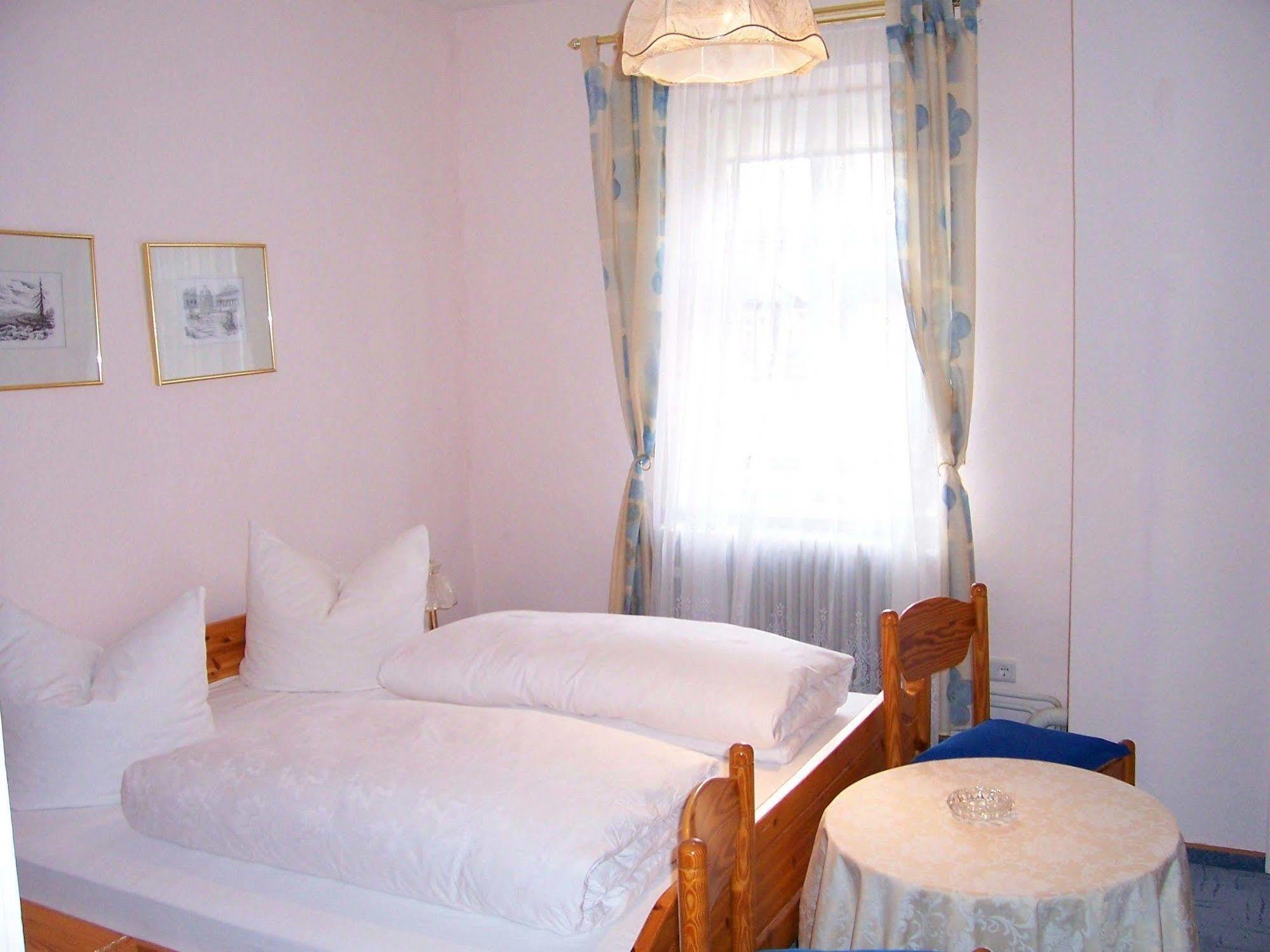 Hotel Krone Goessweinstein Extérieur photo
